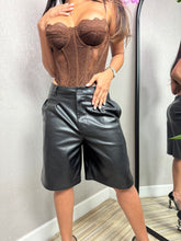 SHORT PANTS en cuerina